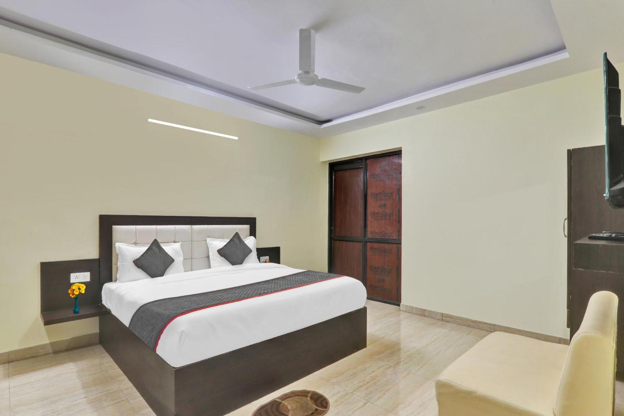 Hotel Collection O Starfield Lakhnaú Exteriér fotografie