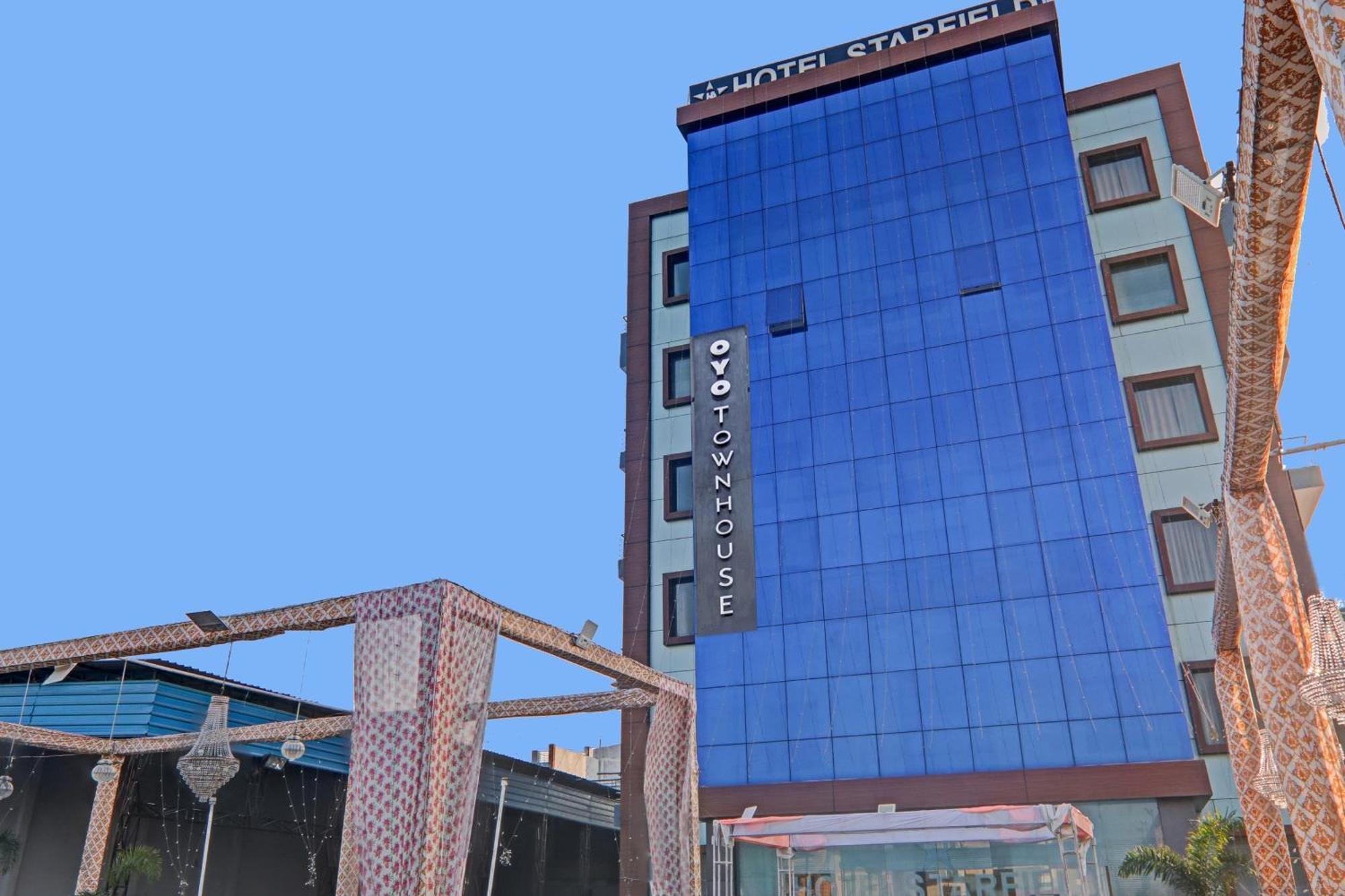Hotel Collection O Starfield Lakhnaú Exteriér fotografie