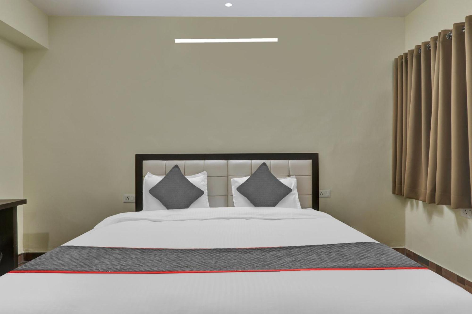 Hotel Collection O Starfield Lakhnaú Exteriér fotografie
