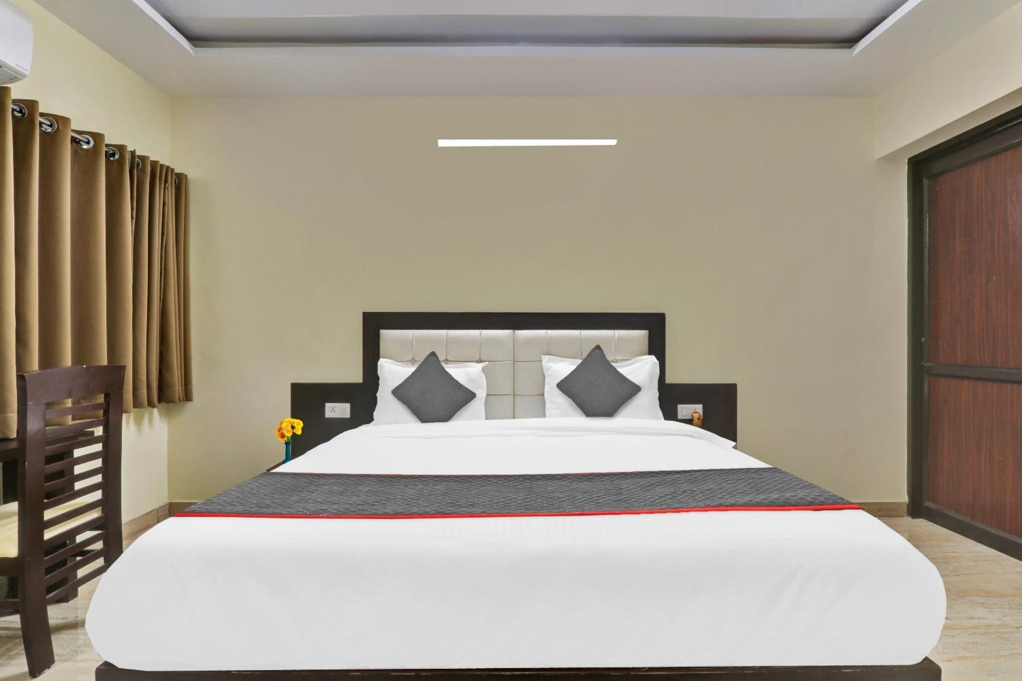 Hotel Collection O Starfield Lakhnaú Exteriér fotografie