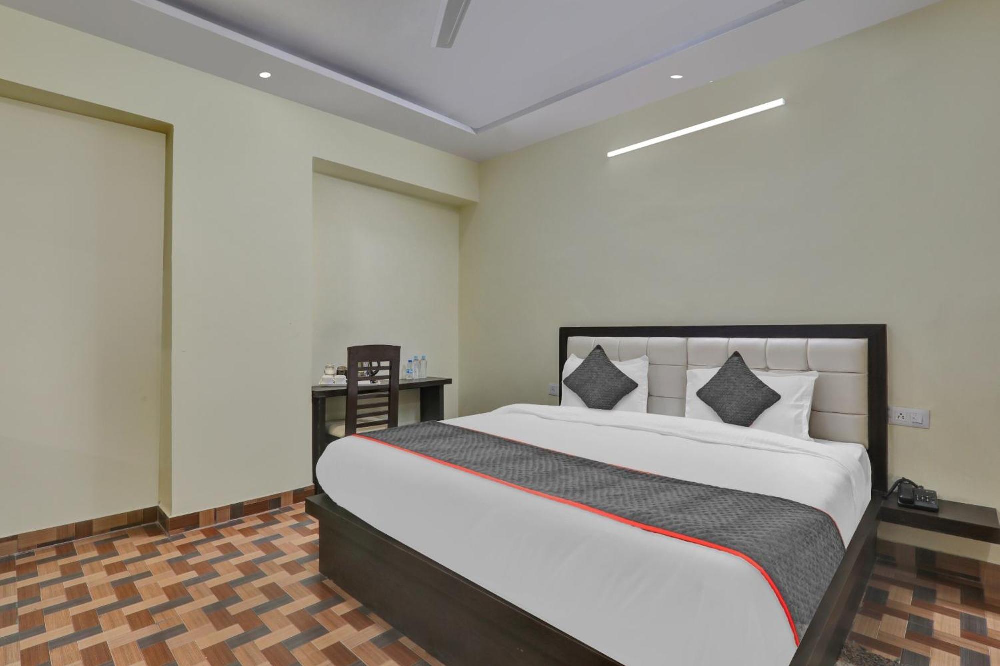 Hotel Collection O Starfield Lakhnaú Exteriér fotografie