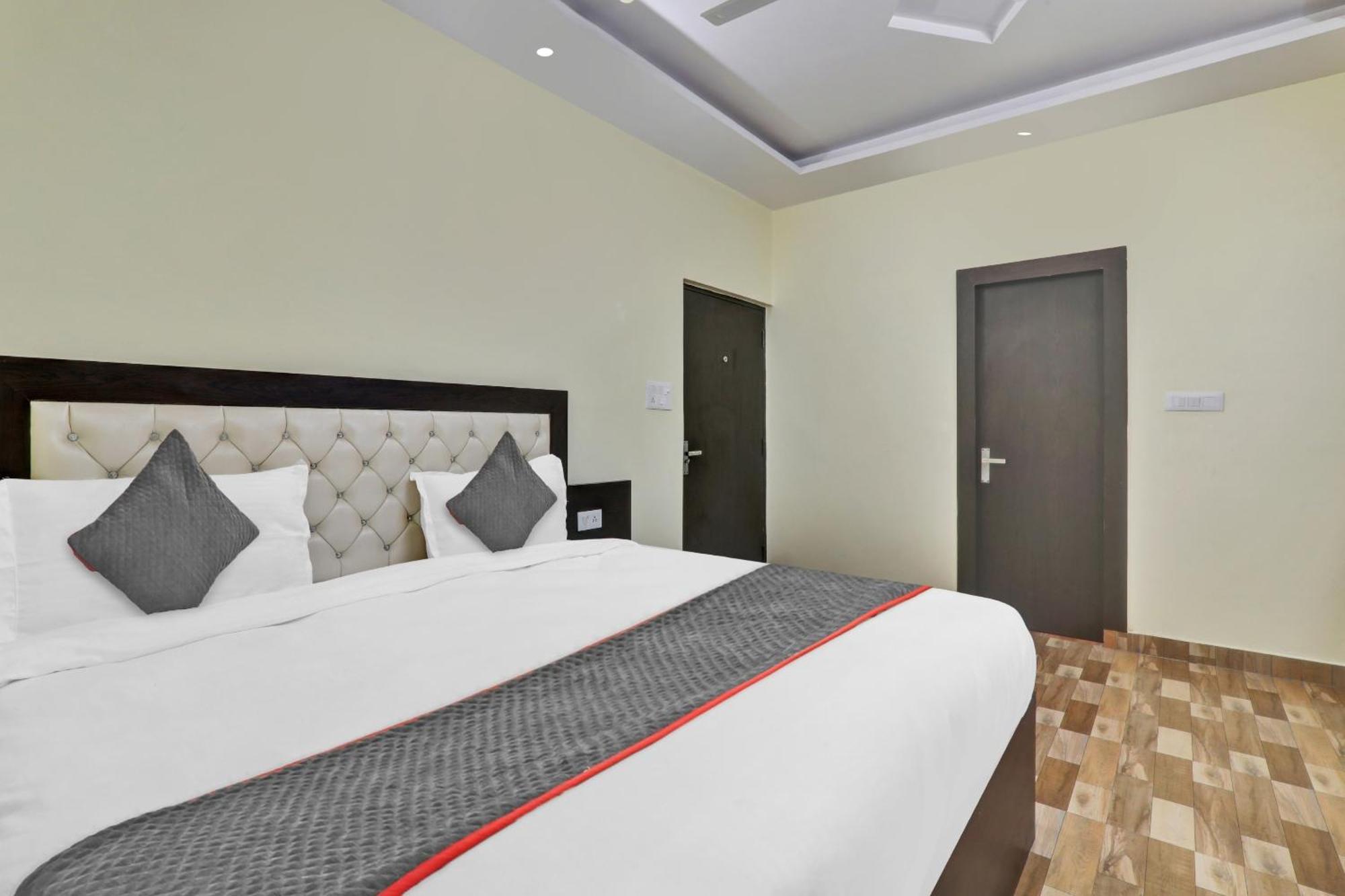 Hotel Collection O Starfield Lakhnaú Exteriér fotografie
