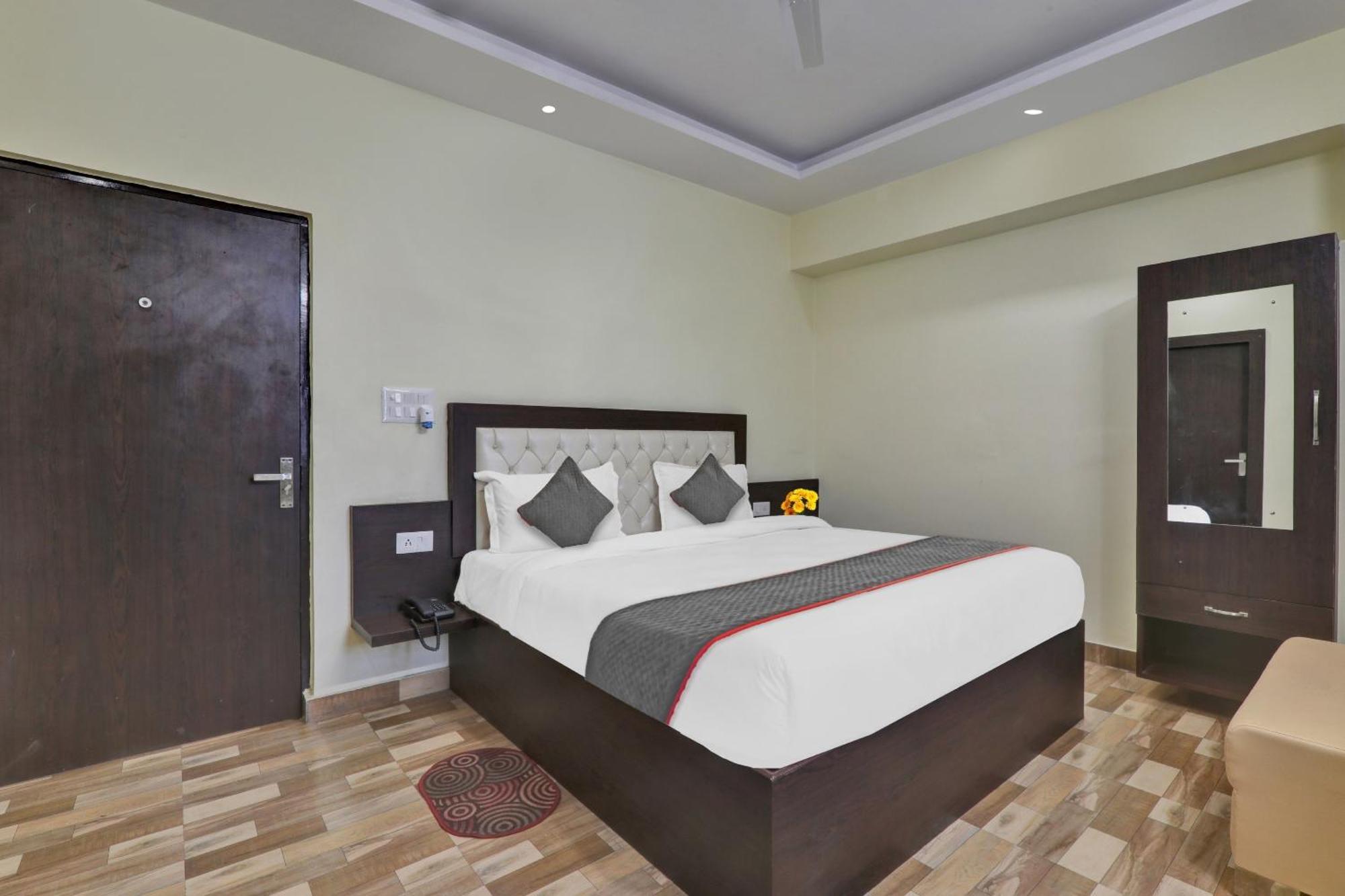 Hotel Collection O Starfield Lakhnaú Exteriér fotografie