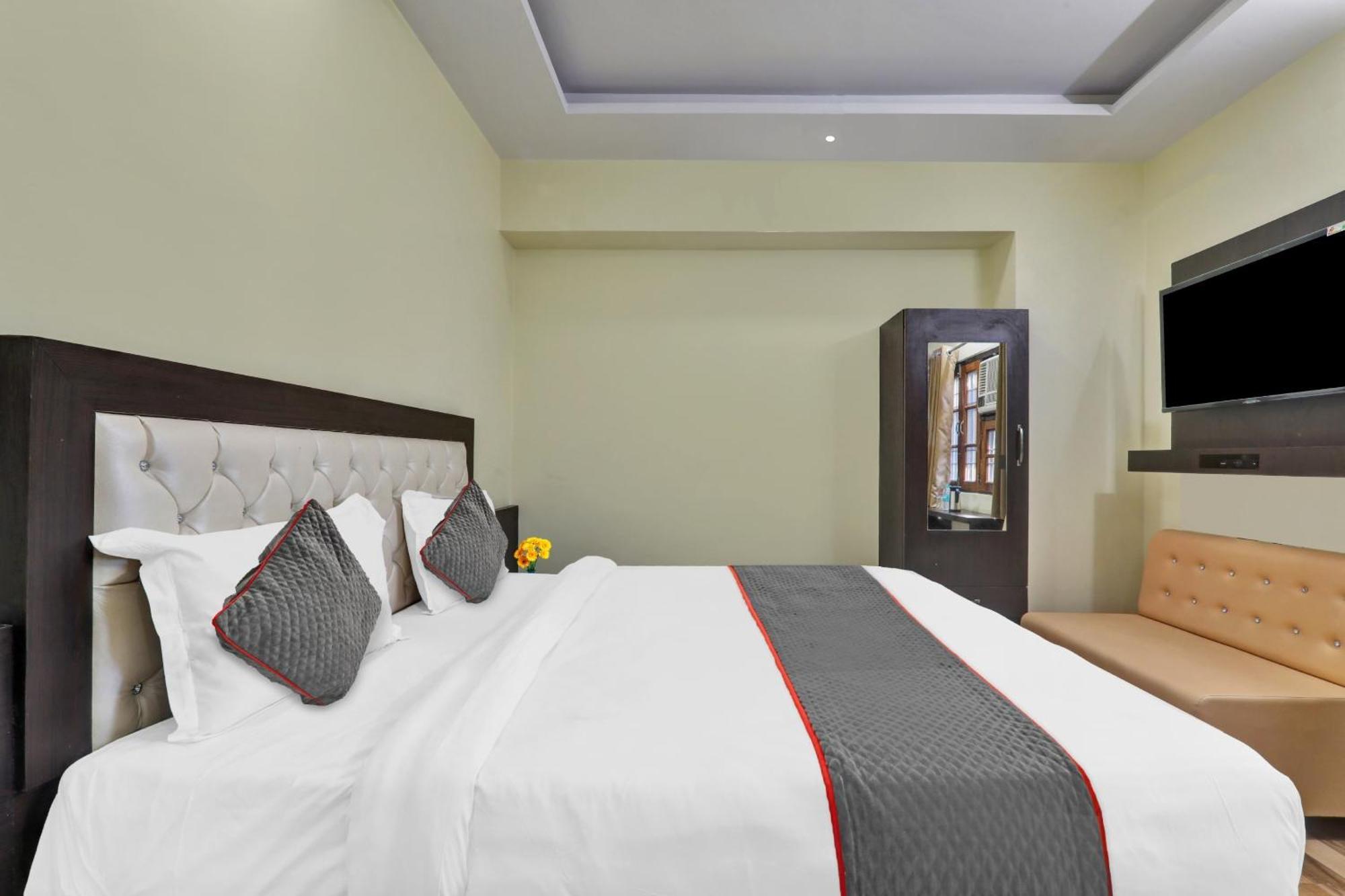 Hotel Collection O Starfield Lakhnaú Exteriér fotografie